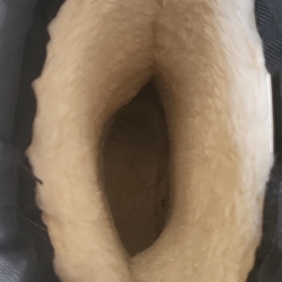 AUTHENTIC Vintage  Burberry Winter Boots - Picture 3 of 12